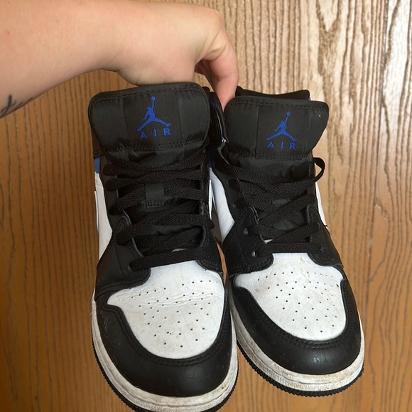 Nike shoes - Picture 1 of 3